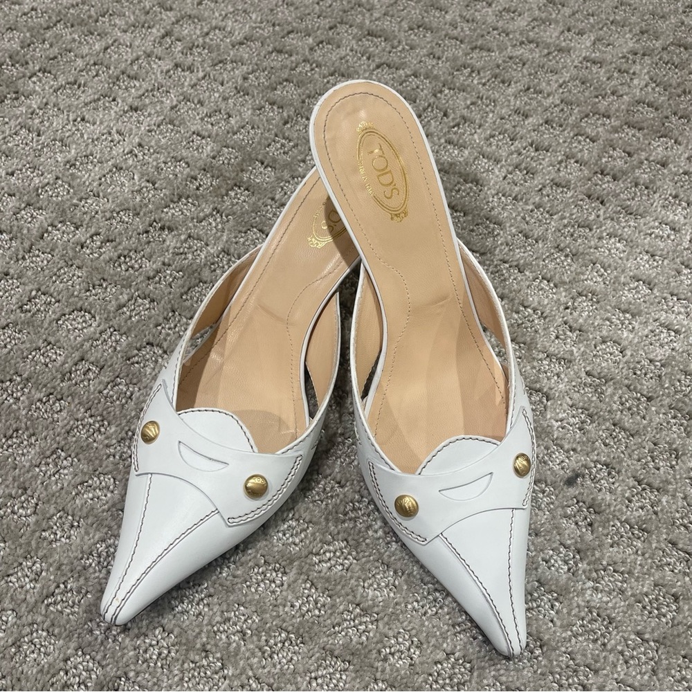 Tod’s White Kitten Heel